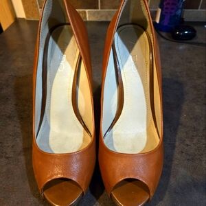 Brown leather high heel ALDO peep toe heels 👠